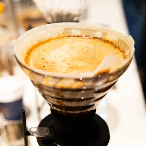 Pour-over brew for freshly ground coffee with tropical fruit‑forward notes